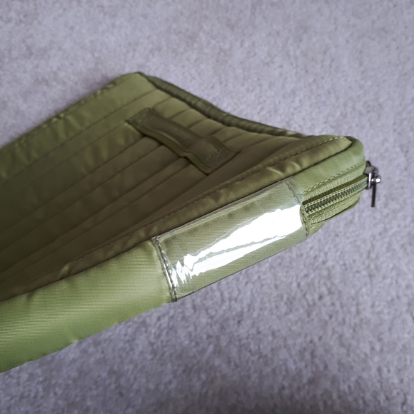 LUG / Padded Quilted Laptop Case with Zipper - Green - Picture 3 of 7